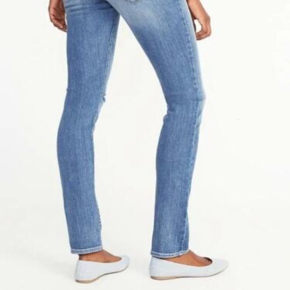 Old Navy Mid-Rise Curvy Straight Jeans for Women - Picture 4 of 4